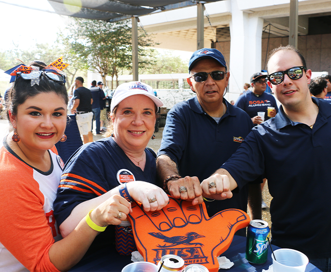UTSA Alumni showing off class rings